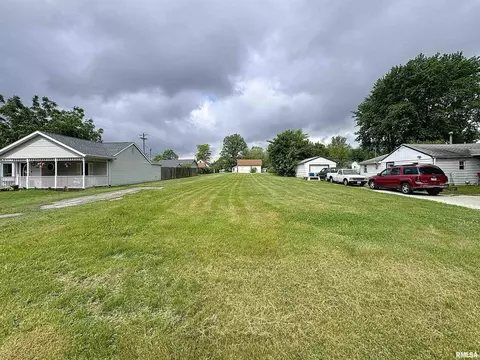 1214 14th St, Silvis, IL 61282