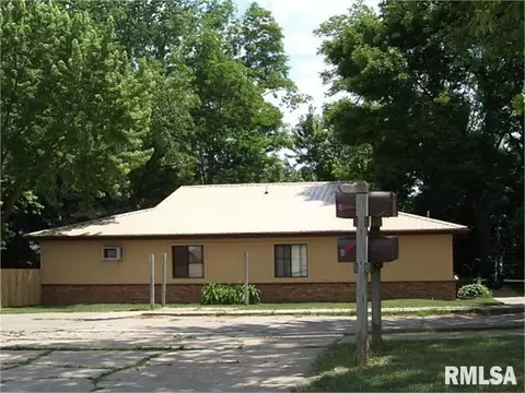 421-435 14th St, Le Claire, IA 52753
