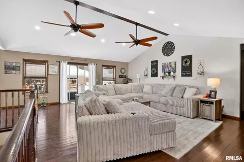 Living - 5759 Riverview Rd, Thomson, IL 61285 photo 1 of 2