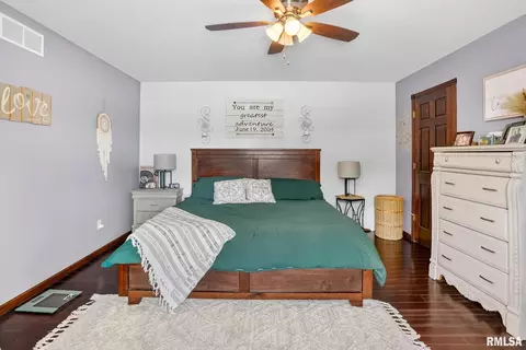 Bedroom - 5759 Riverview Rd, Thomson, IL 61285 photo 2 of 10