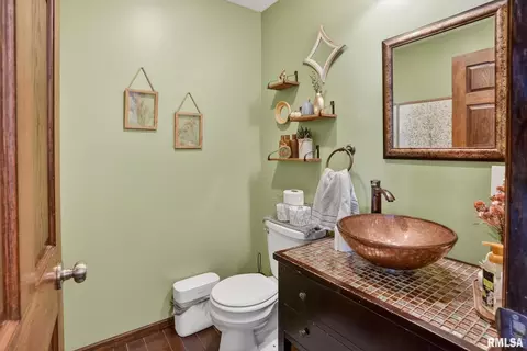 Bath - 5759 Riverview Rd, Thomson, IL 61285 photo 1 of 8