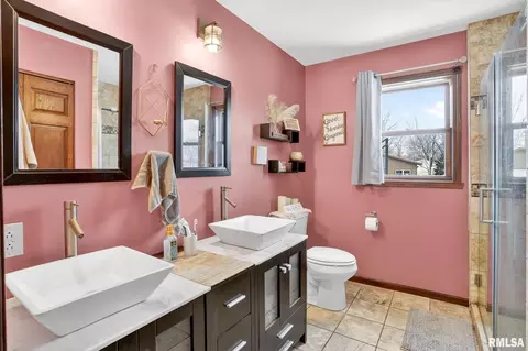 Bath - 5759 Riverview Rd, Thomson, IL 61285 photo 3 of 8