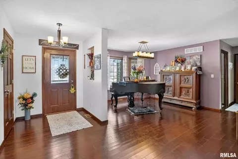 Entry Way - 5759 Riverview Rd, Thomson, IL 61285 photo 2 of 3