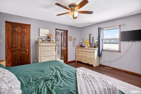 Bedroom - 5759 Riverview Rd, Thomson, IL 61285 photo 3 of 10