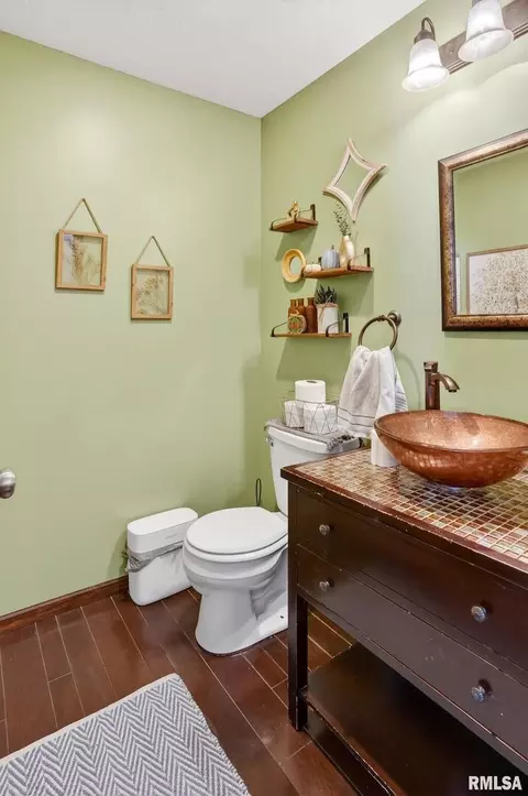 Bath - 5759 Riverview Rd, Thomson, IL 61285 photo 2 of 8