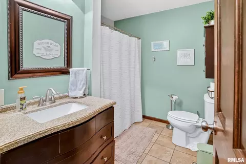Bath - 5759 Riverview Rd, Thomson, IL 61285 photo 7 of 8