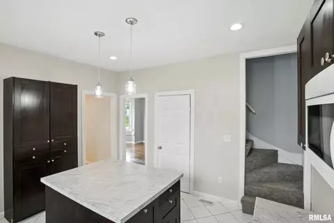 Entry Way - 421 16th Ave, Moline, IL 61265 photo 1 of 2