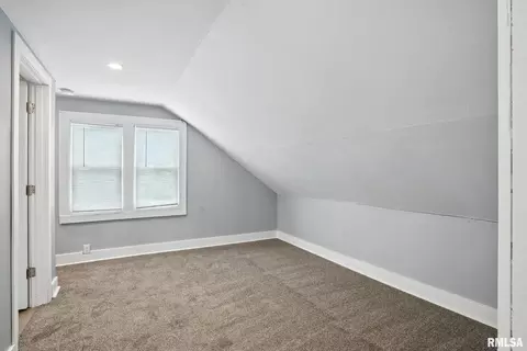 Bedroom - 421 16th Ave, Moline, IL 61265 photo 4 of 6