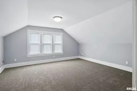 Bedroom - 421 16th Ave, Moline, IL 61265 photo 5 of 6