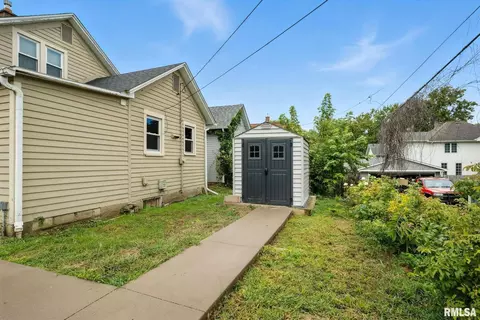 Exterior - 421 16th Ave, Moline, IL 61265 photo 2 of 3