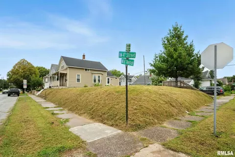 Exterior - 421 16th Ave, Moline, IL 61265 photo 3 of 3