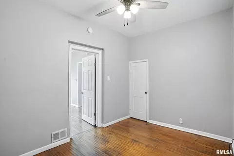 Bedroom - 421 16th Ave, Moline, IL 61265 photo 3 of 6