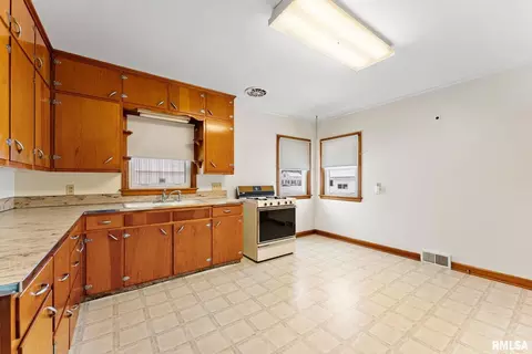 5215 11th Ave, Moline, IL 61265 photo 10