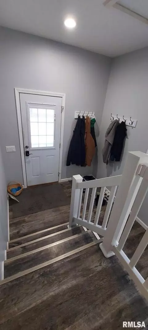 Entry Way - 201 W E St, Alpha, IL 61413 photo 2 of 3