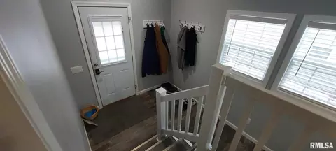 Entry Way - 201 W E St, Alpha, IL 61413 photo 1 of 3