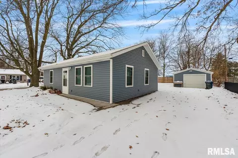 3210 W 70th St, Davenport, IA 52806