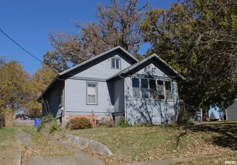 1208 Pine St, Kewanee, IL 61443 photo 2
