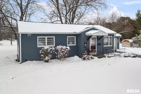2946 Jersey Ridge Rd, Davenport, IA 52803
