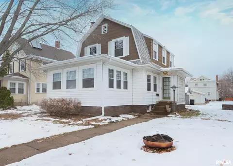 Exterior - 2416 12th St, Moline, IL 61265 photo 2 of 4