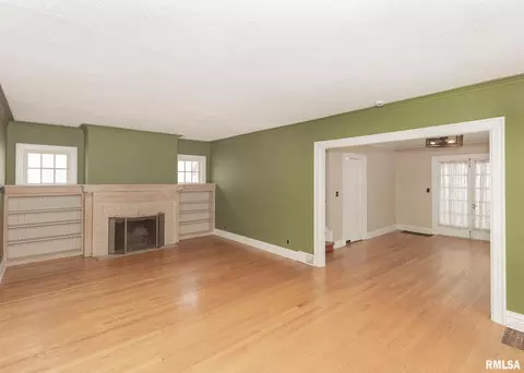 Living - 2416 12th St, Moline, IL 61265 photo 6 of 8