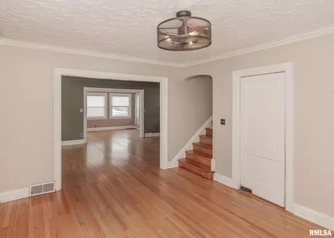 Entry Way - 2416 12th St, Moline, IL 61265 photo 2 of 4
