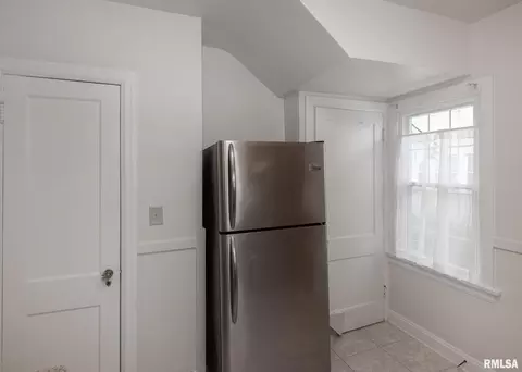 Entry Way - 2416 12th St, Moline, IL 61265 photo 3 of 4