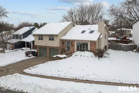 4545 Aspen Hills Cir, Bettendorf, IA 52722