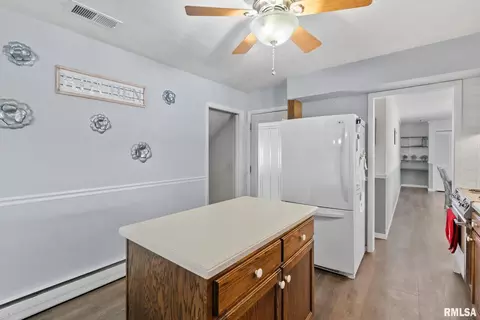 Entry Way - 301 N Washington St, Atkinson, IL 61235 photo 1 of 1