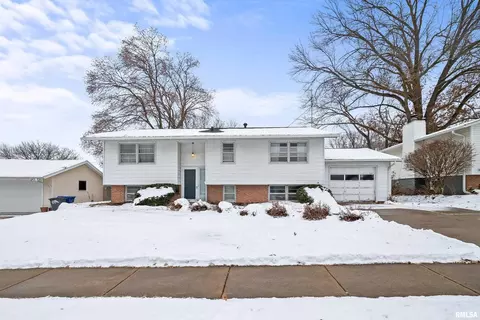2408 Avalon Dr, Bettendorf, IA 52722
