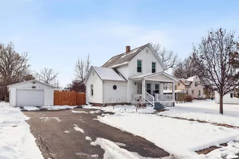 864 W Grove St, Galesburg, IL 61401