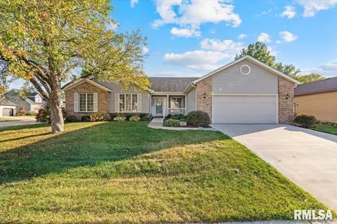 2605 Hunter Rd, Bettendorf, IA 52722