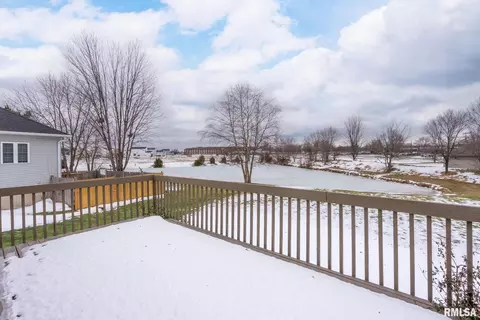Exterior - 973 17th Ave, Silvis, IL 61282 photo 4 of 5