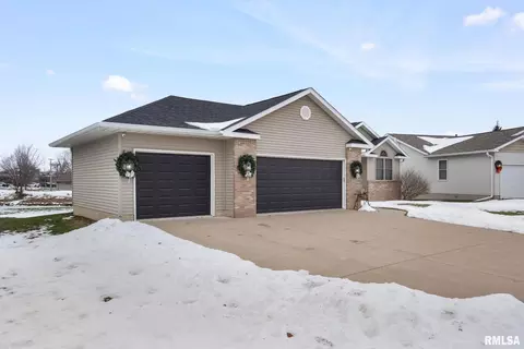 Exterior - 973 17th Ave, Silvis, IL 61282 photo 3 of 5