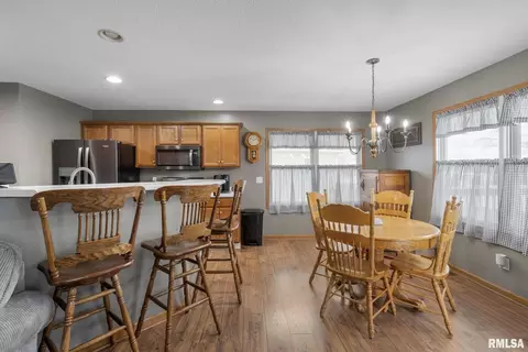 Dining - 973 17th Ave, Silvis, IL 61282 photo 1 of 3
