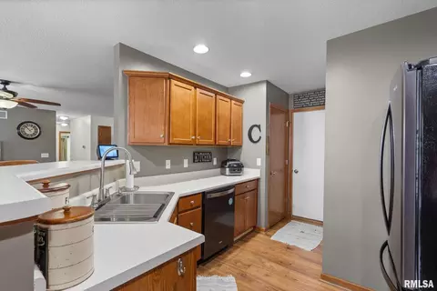 Kitchen - 973 17th Ave, Silvis, IL 61282 photo 1 of 4