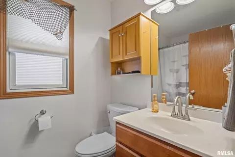 Bath - 973 17th Ave, Silvis, IL 61282 photo 1 of 2