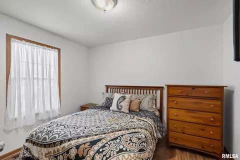 Bedroom - 973 17th Ave, Silvis, IL 61282 photo 3 of 6