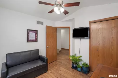 Bedroom - 973 17th Ave, Silvis, IL 61282 photo 5 of 6