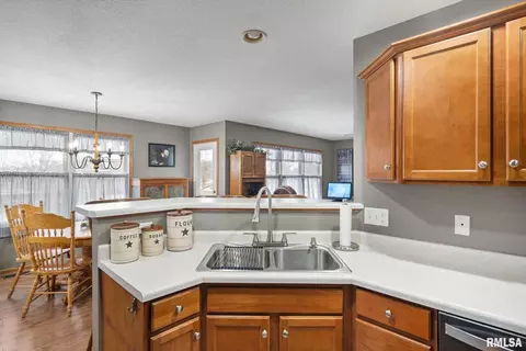 Kitchen - 973 17th Ave, Silvis, IL 61282 photo 3 of 4