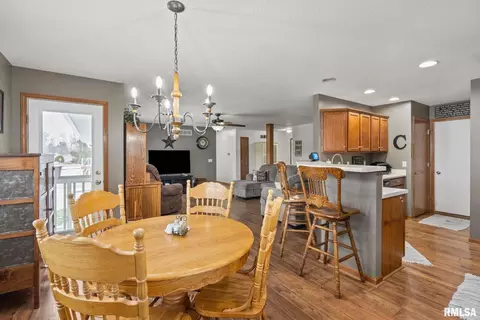 Dining - 973 17th Ave, Silvis, IL 61282 photo 3 of 3