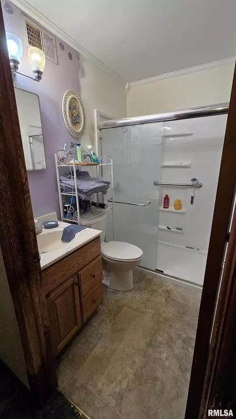 Bath - 447 7th St Ct E Ct E, Milan, IL 61264 photo 1 of 1