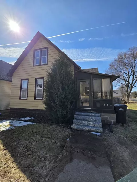 533 6th Ave N, Clinton, IA 52732