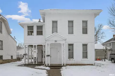 557 6th Ave S, Clinton, IA 52732