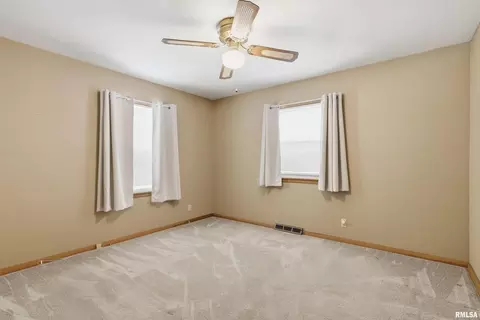 Bedroom - 1508 32nd St, Moline, IL 61265 photo 4 of 6