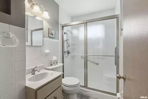 Bath - 1508 32nd St, Moline, IL 61265 photo 1 of 3