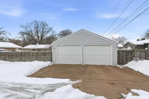 Exterior - 1508 32nd St, Moline, IL 61265 photo 4 of 4