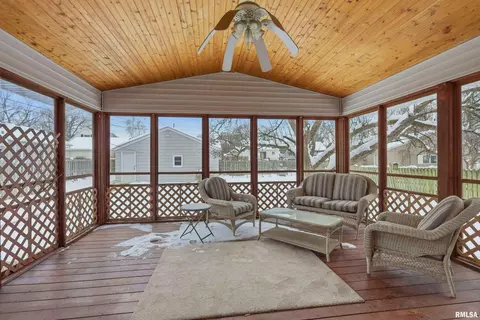 Exterior - 1508 32nd St, Moline, IL 61265 photo 2 of 4