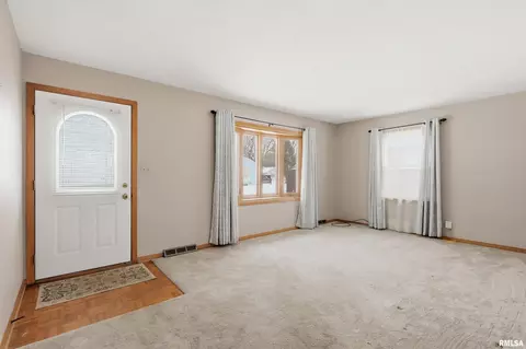 Living - 1508 32nd St, Moline, IL 61265 photo 2 of 4