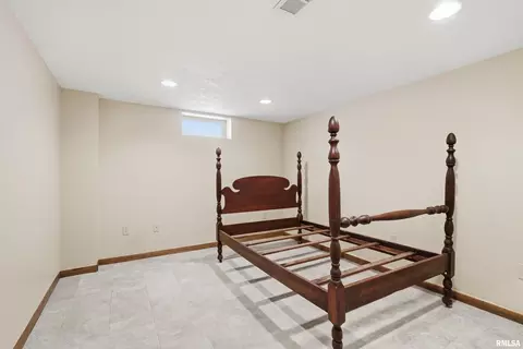 Bedroom - 1508 32nd St, Moline, IL 61265 photo 6 of 6