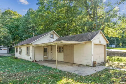 318 12th St, Rapids City, IL 61278